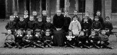 © Roger-Viollet Éducation nationale recherche professeurs désespérément